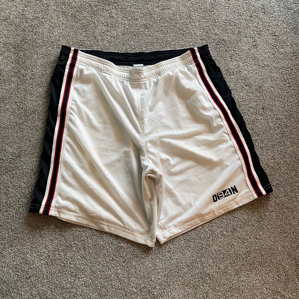 Y2K BAGGY Mens Old Navy Basketball Mesh Shorts L White Black Red 094N Graphic